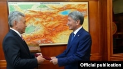 Атамбаев коалиция түзүүнү кайра эле КСДПга тапшырган.