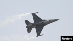 جت جنگی پاکستان در حال اجرای مانور نظامی در اسلام آباد (عکس آرشیف)