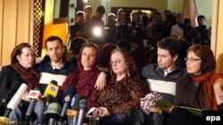 مادران سه کوهنورد آمریکایی در اردیبهشت ماه با فرزندانشان در ایران دیدار کردند.