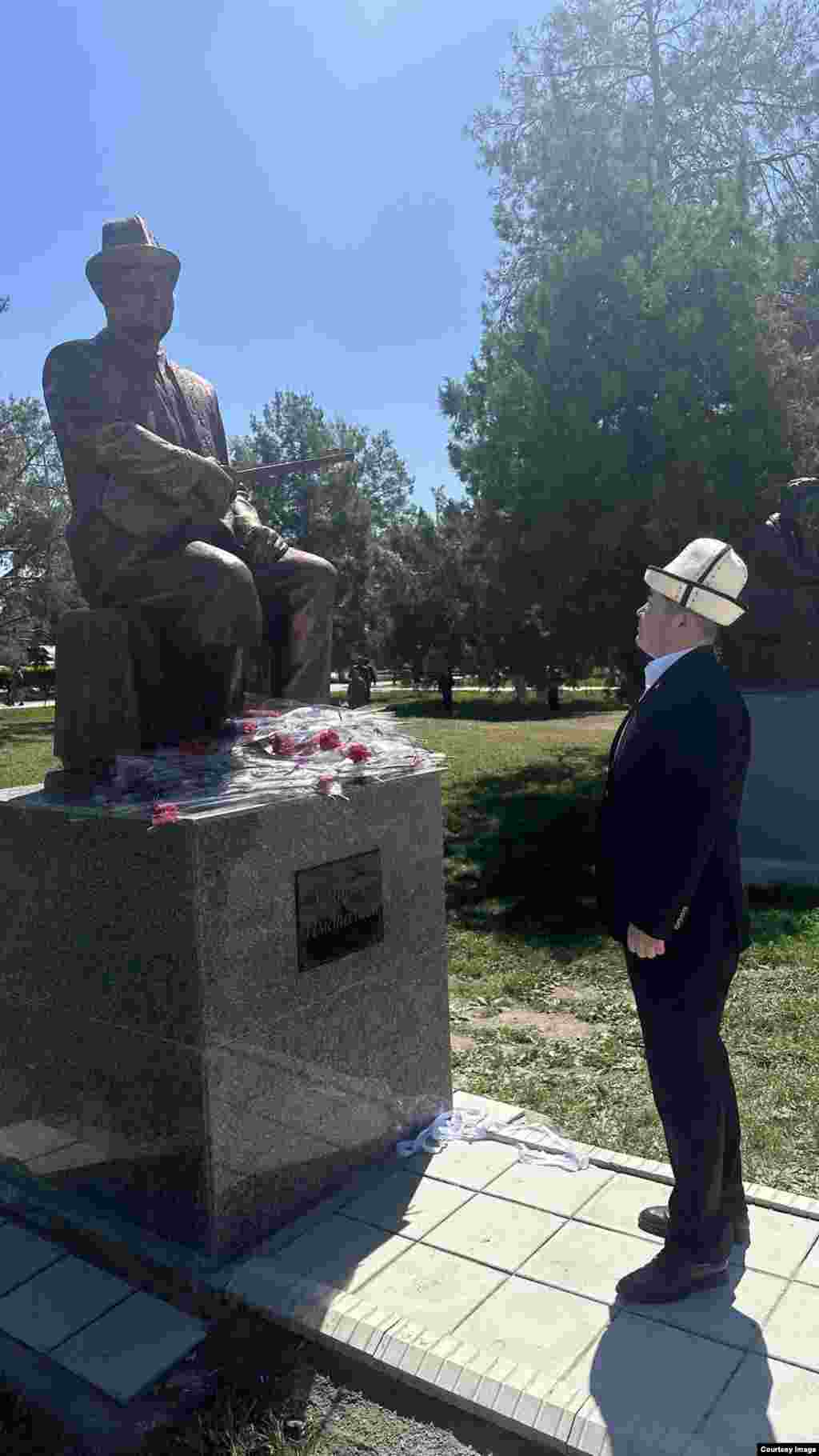  Бүгүн акындын кичи мекени Токтогулда анын айкели ачылды.