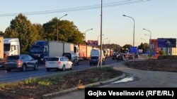 Zbog protesta prevoznika saobraćaj se odvija usporeno.