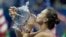 Арына Сабаленка з трафэем US Open