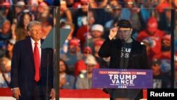 Дональд Трамп менен Илон Маск шайлоо өнөктүгү маалында. 5-октябрь, 2024-жыл