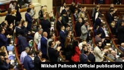 «Слуга народу» стверджує, що «група осіб» напала на представника партії