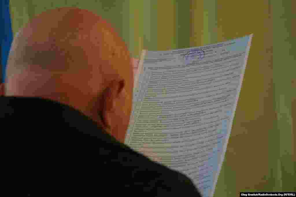 За повідомленням керівника апарату КМДА Володимира Бондаренка, на дільницях працюють близько 20 тисяч членів виборчих комісій