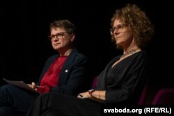 Сустрэча са Сьвятланай Алексіевіч у Варшаве, 16 чэрвеня 2025 году. Мадэратаркі Тацьцяна Нядбай і Юстына Чахоўска.