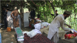 رحیم الله په زلزله کې د خپلې کورنۍ اته کسان له لاسه ورکړي.
