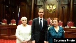 Алиса Мейсснер, Елизавета Михайлова, Евгения Шашева юрис Григорий Вайпман белән Русия Конституцион мәхкәмәсендә