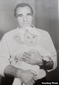 Света со своим украинским дедушкой