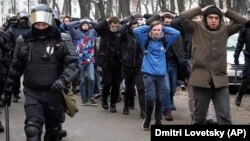 Ռուսաստան - Ոստիկանությունը բերման է ենթարկում ցուցարարներին, Սանկտ Պետերբուրգ, 31-ը հունվարի, 2021թ․