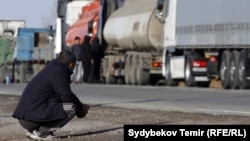 Очередь на кыргызско-казахской границе. Архивное фото. 