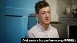 Rusiye bayrağını alıp çıqarğanı içün mahküm etilgen qırımlı mektep talebesi Abduraman Abduveliyev