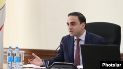 Armenia - Yerevan Mayor Tigran Avinian chairs a session of the city council, February 11, 2025.