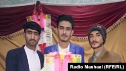 افغان کډوال وايي، په تورخم دروازه لګول شوي بندیزونه د دوی ژوند متاثره کړې.