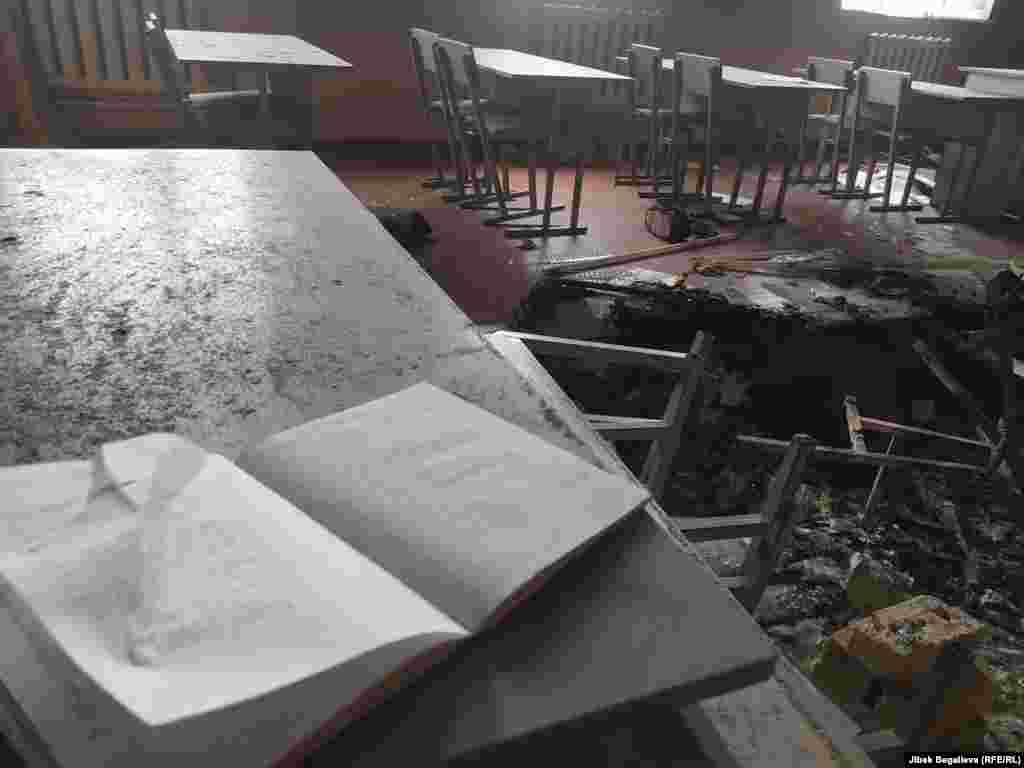 235 окуучуга ылайыкталган бул мектеп Максат айылына 2014-жылы курулган.&nbsp;