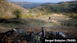 Уламки безпілотника поблизу Степанакерта, столиці самопроголошеної Нагірно-Карабаської республіки, жовтень 2020 року