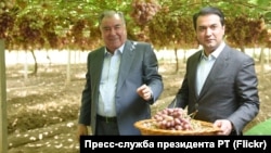 Президент Таджикистана Эмомали Рахмон и его сын Рустам. В экспертных кругах не исключают, что ожидаемый транзит власти в стране может потребовать укрепления связей с ключевыми внешними игроками, а вступление в ЕАЭС может быть частью этой стратегии