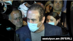 ԲՀԿ առաջնորդ Գագիկ Ծառուկյանը զրուցում է լրագրողների հետ, Երևան, 22-ը հոկտեմբերի, 2020թ.