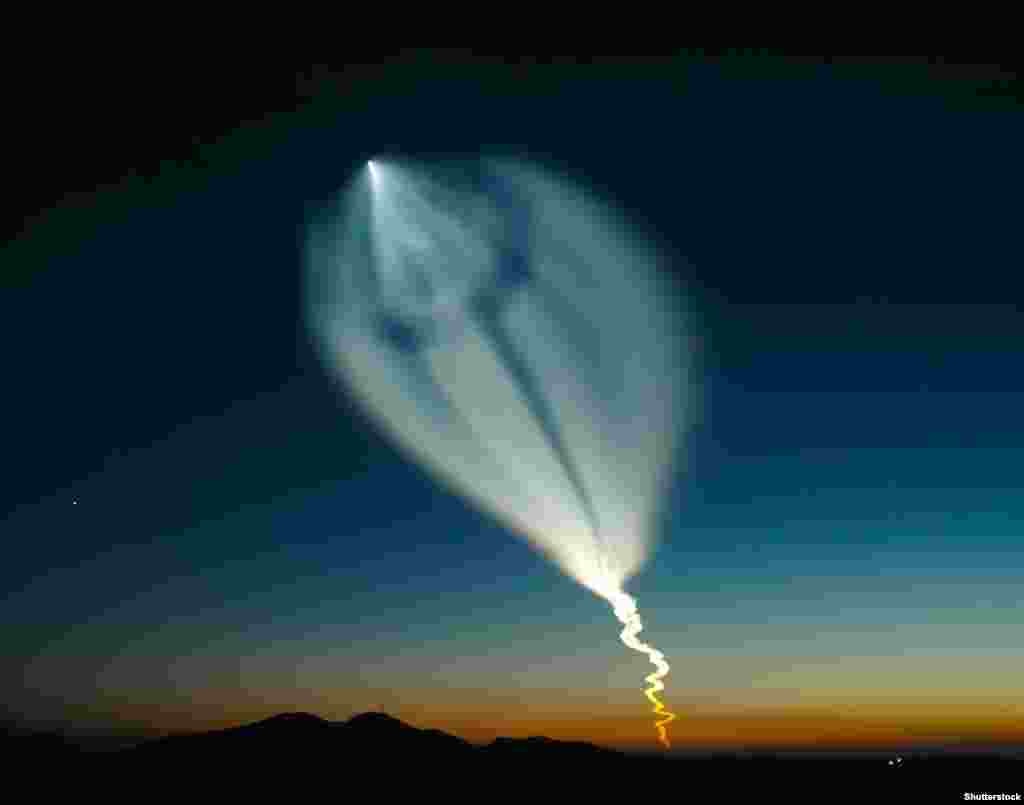 Байқоңырдан ғарышқа самғаған "Союз" зымыраны. Кейінгі кезде АҚШ ресейлік ғарыш кемесіндегі орынға 86 миллион долларға жуық, яғни 2011 жылғымен салыстырғанда екі есе көп төлеген.