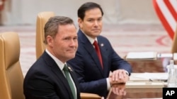 Майк Уолц жана Марко Рубио.