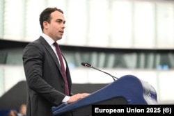 Французский депутат Пьер-Ромен Тионне на пленарном заседании Европарламента во время дебатов по Украине. Страсбург, Франция, 9 сентября 2025 года