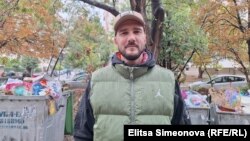 Георги Чакъров сам започва да почиства боклука пред своя блок, а по-късно към него се присъединяват и съседи