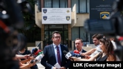 Deputetët e Lidhjes Demokratike të Kosovës, Besian Mustafa dhe  Alban Zogaj. 