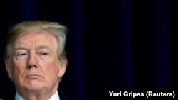 دونالد ترامپ باید تا روز ۲۳ دی تصمیم‌گیری کند که آیا قصد دارد تعلیق تحریم‌ها در چارچوب توافق اتمی با ایران را تمدید کند یا نه.