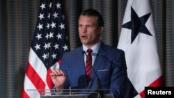 وزیر دفاع آمریکا می‌گوید بمب‌افکن‌های بی-۲ «یک سرمایه بزرگ است... پیامی را برای همه ارسال می‌کند»