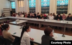 Этнограф Мукаш Токтокожоевич Айтбаевдин 95 жылдыгына арналган илимий жыйындын айрым катышуучулары. Бишкек. 18.12.2019.