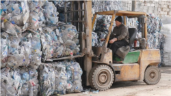 Cum se reciclează deșeurile din plastic în Moldova