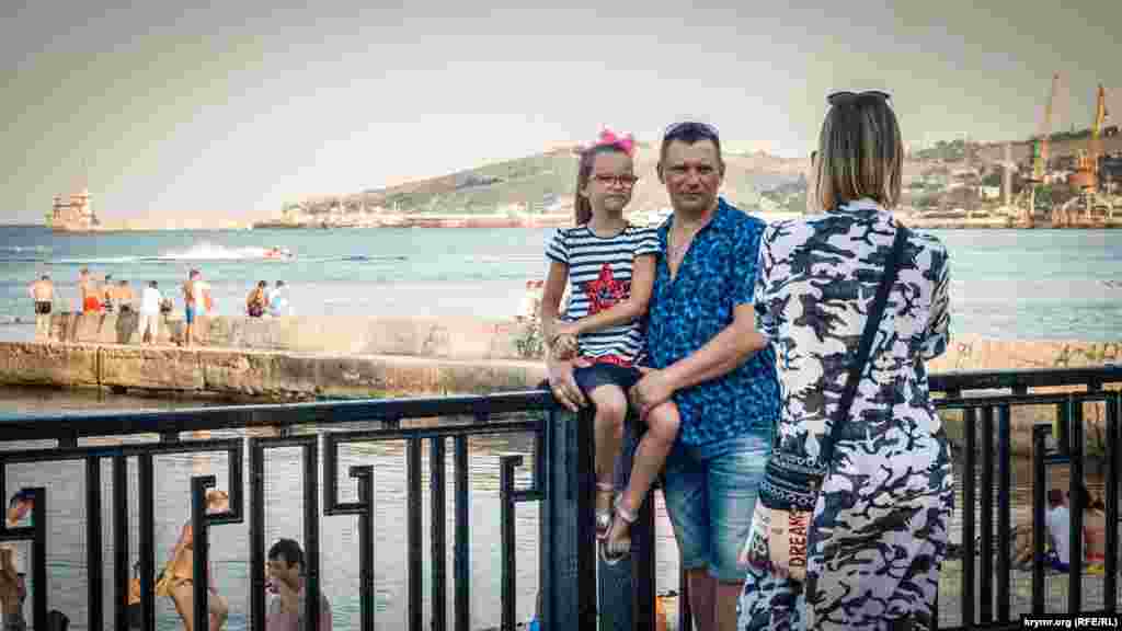 Або ж на тлі живого моря &ndash;&nbsp;безкоштовно