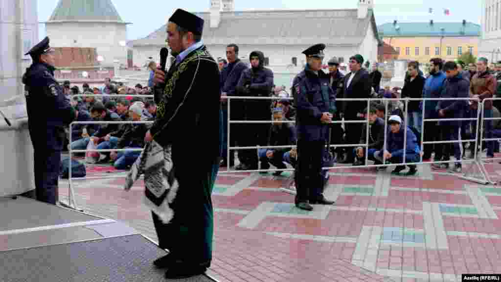 Кол Шәрифтә Корбан гаете намазы полиция сагы астында укылды