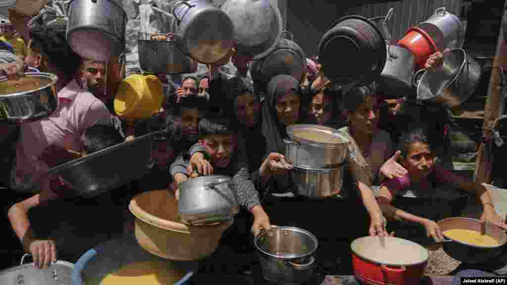 Kamioni sa humanitarnom pomoći za Gazu, na graničnom prelazu Kerem Šalom, na jugu Izraela, 19. maja.