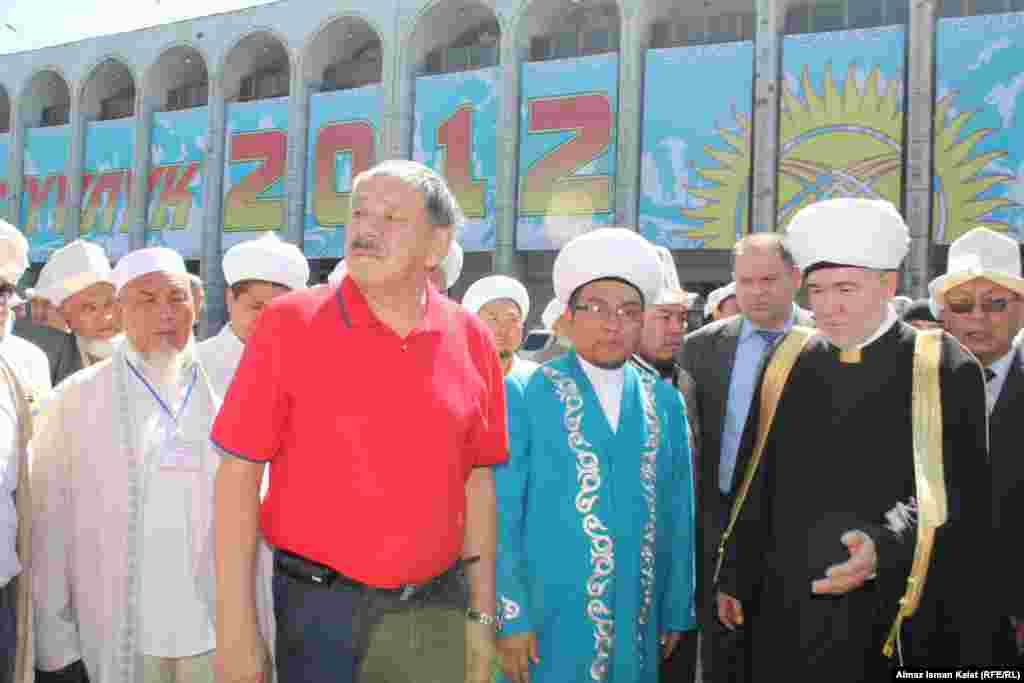 Встреча с членами общественных объединений "Мекен шейиттери" и "Айкол Ала-Тоо"