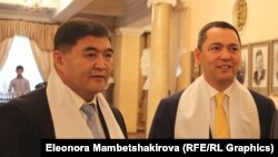 Камчыбек Ташиев менен Өмүрбек Бабанов. "Ата Журт" жана "Республика" партияларынын биргелешкен курултайында. 20-октябрь, 2014-жыл