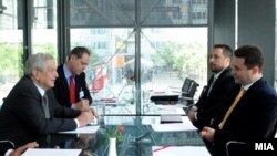 Средба на тогашниот премиер Никола Груевски со основачот и претседавачот на Фондациите отворено општество, Џорџ Сорос во Прага, јуни 2011. 