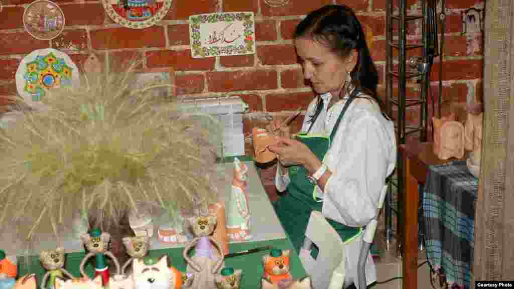 "Тәмле" фестивален оештыручы Татар утары" комплексында кул эшләре остасы&nbsp;