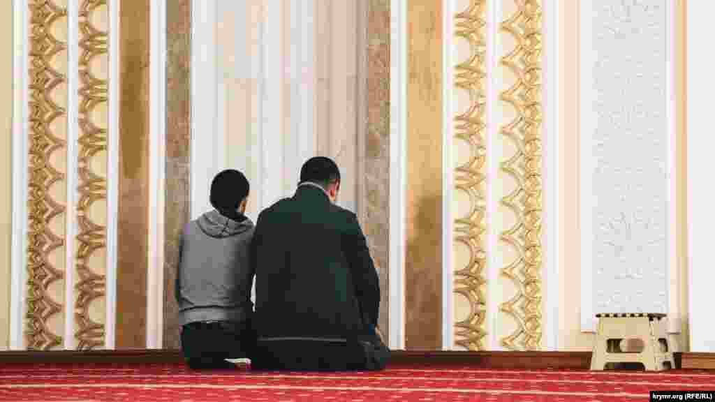 Müminler namaz qıla &nbsp;