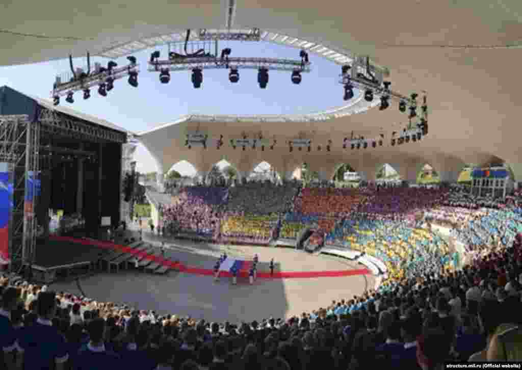 თეატრალური წარმოდგენა "არტეკში" 2021 წლის ზაფხულში. 2022 წელს რუსეთის მიერ უკრაინაში სრულმასშტაბიანი შეჭრის შემდეგ, „არტეკი“ აღმოჩნდა ჩათრეული ომის ერთ-ერთ ყველაზე საშინელ დანაშაულში. სხვა რამდენიმე საბავშვო ბანაკთან ერთად, "არტეკი" მასპინძლობდა უკრაინელ ბავშვებს ისეთ ბანაკებში, რომლებიც, სავარაუდოდ, მოზარდების (მათ შორის ობლად დარჩენილების) „რუსიფიკაციისთვის“ იყო შექმნილი.