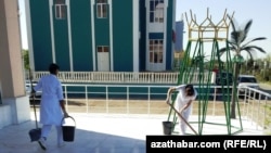 Howly süpürdilýän doktorlar