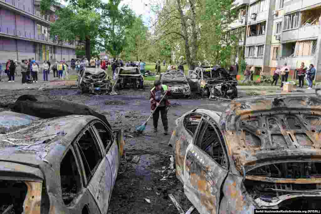 В Государственной службе по чрезвычайным ситуациям сообщили, что на местах работали 76 пожарных и 14 единиц техники