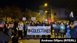 Peste o mie de persoane au participat joi seară la un marș de comemorare pentru victimele de la Colectiv, la zece ani de la incendiul în urma căruia au murit 65 de oameni, pe 30 octombrie 2025. 