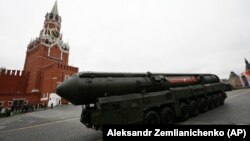 Raketahedhësi balistik ndërkontinental Topol M, gjatë paradës ushtarake në Rusi. Maj, 2017. 
