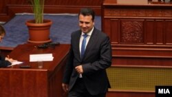 Kryeministri në dorëheqje, Zoran Zaev, në sallën e Kuvendit të Maqedonisë së Veriut(Foto nga arkivi). 