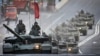Расейскія танкі T-90M на рэпэтыцыі параду ў цэнтры Масквы, 3 траўня 2025