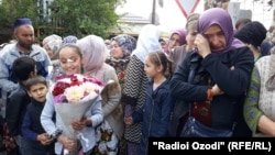 Дар интизори маҳбусони афвшуда. Шаҳри Душанбе, 28-уми октябри 2019